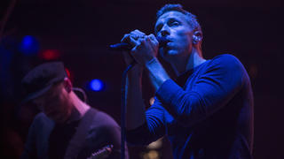 Coldplay und Frontmann Chris Martin bei einem ihrer - zuletzt seltenen - Live-Auftritte in New York