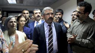 Tahir Elci, the head of Diyarbakir Bar Association, (C) is applauded by his colleagues as he leaves from his office in Diyarbakir, Turkey, early October 20, 2015 in this file photo.  An unidentified gunman on November 28, 2015 killed the top Kurdish lawyer who had been criticised in Turkey for saying the banned Kurdistan Workers Party (PKK) was not a terrorist organisation. Witnesses said Bar Association President Elci was shot in the head after making a statement to the media in Diyarbakir, the largest city in Turkey's troubled, mainly Kurdish southeast. Picture taken October 20, 2015. REUTERS/Sertac Kayar/Files 
