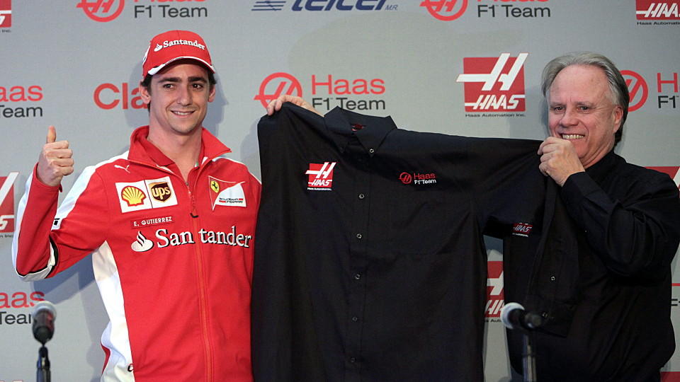epa05004259 Mexican driver Esteban Gutierrez poses with Haas Team owner Gene Haas (R) during Gutierrez' presentation as the team's driver, in Mexico City, Mexico, 30 October 2015. Gutierrez, currently in the Ferrari team reserve, will compete in 2016 with Haas F1 Team. EPA/SASHENKA GUTIERREZ +++(c) dpa - Bildfunk+++