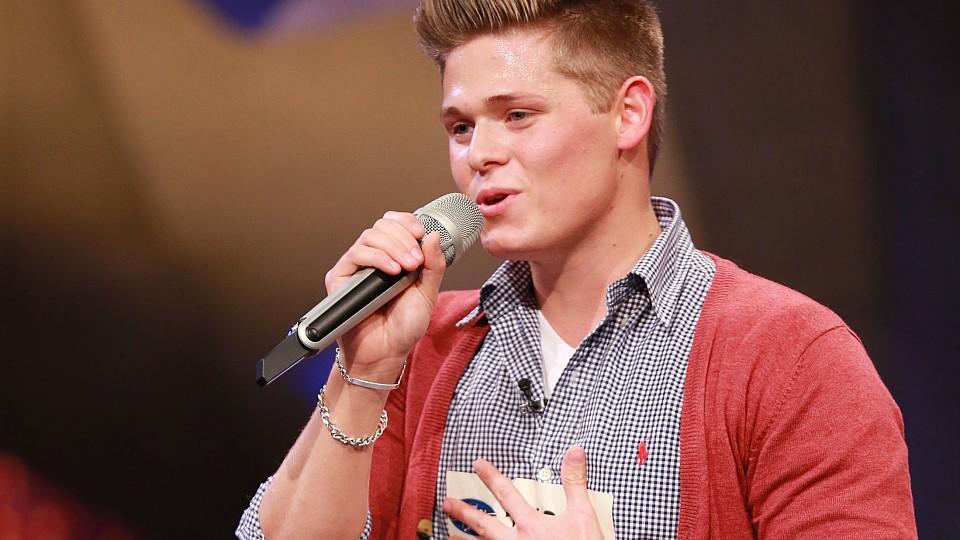 DSDS 2016: Tobias Soltau singt "Be Alright" vor der DSDS-Jury.