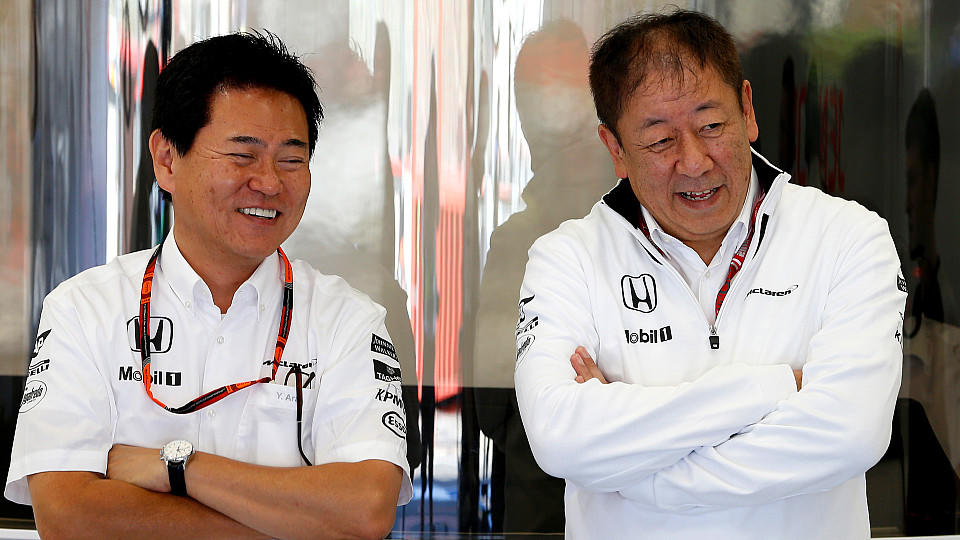 Motorsportchef Yasuhisa Arai (links) und seine Honda-Kollegen hatten vergangene Saison eigentlich wenig zu lachen.