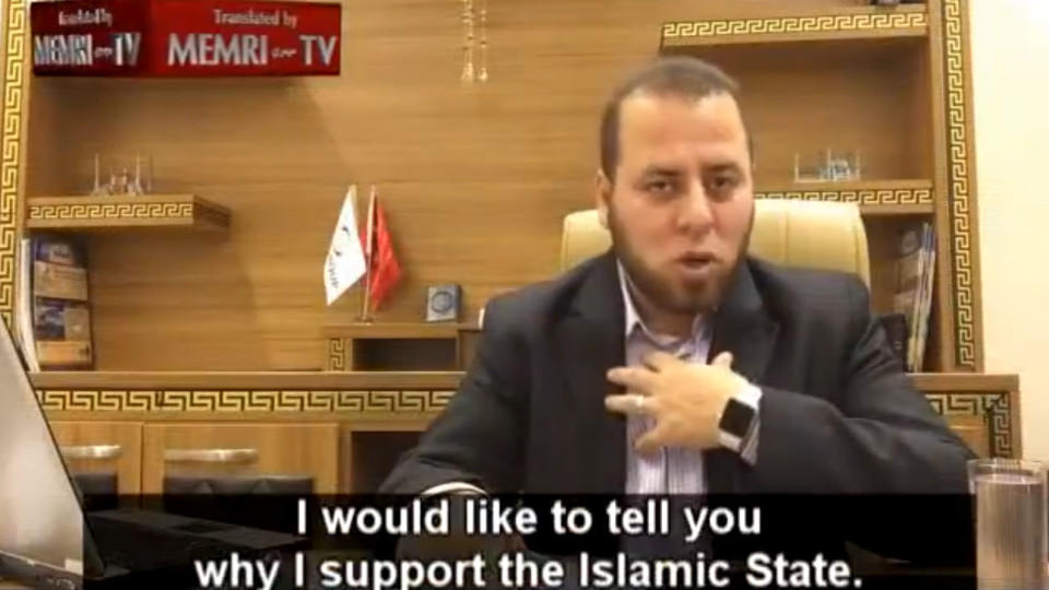 Der Ausschnitt aus einem Video, das im Internet zu sehen ist, zeigt nach den Angaben aus dem Film, Malik F., einen an der Technischen Universität (TU) Darmstadt eingeschriebenen syrischen Promotionsstudenten. In dem Video wirbt er für die Terrororganisation Islamischer Staat (IS).