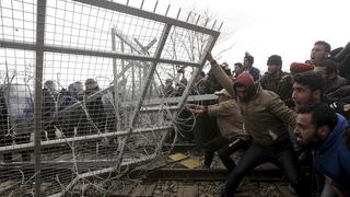 Stranded refugees and migrants try to bring down part of the border fence during a protest at the Greek-Macedonian border, near the Greek village of Idomeni, February 29, 2016. Macedonian police fired tear gas to disperse hundreds of migrants and refugees who stormed the border from Greece on Monday, tearing down a gate as frustrations boiled over at restrictions imposed on people moving through the Balkans. REUTERS/Alexandros Avramidis      TPX IMAGES OF THE DAY     