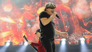 Brian Johnson von AC/DC bei einem Auftritt im Wembley Stadion in London