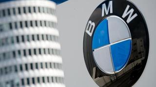Die BMW-Zentrale in München: BMW feiert in diesem Jahr sein 100-jähriges Bestehen. Foto: Sven Hoppe