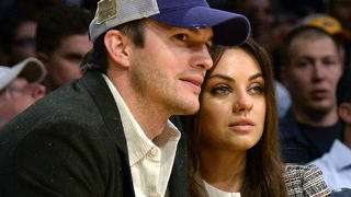 FILE - US actor Ashton Kutcher and his fiancee US actress Mila Kunis attend the Los Angeles Lakers versus New Orleans Pelicans NBA game at the Staples Center in Los Angeles, California, USA, 04 March 2014. EPA/MICHAEL NELSON (zu dpa 'Ashton Kutcher findet sein früheres Partyleben «peinlich»' vom 10.03.2016) +++(c) dpa - Bildfunk+++