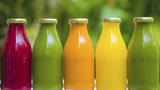Organic cold-pressed raw vegetable juices in glass bottles,Detox-Säfte,Detox-Juices,Cleansing