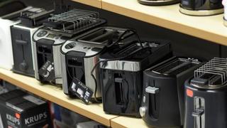 Verbraucher müssen beim Kauf von Elektrogeräten auf die Garantien achten. Manche Garantien beziehen sich nur auf bestimmte Teile der Ware. Foto: Henning Kaiser