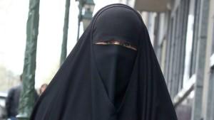 Frankreich darf an seinem Burka-Verbot festhalten