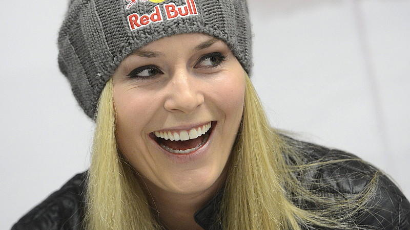 ARCHIV - Die US-amerikanische Skirennläuferin Lindsey Vonn lacht während einer Pressekonferenz am 03.02.2013 in Schladming (Österreich). EPA/HELMUT FOHRINGER (zu dpa «Lindsey Vonn erholt sich mit «Knuddel-Kumpel»-Hund Leo» vom 17.01.2014) +++(c) dpa 