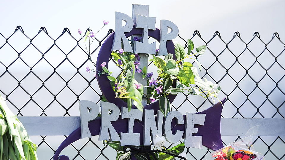 Prince ist bereits beerdigt - Trauerfeier im engsten Familienkreis