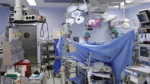 Studie: Krankenhäuser machen Operationen trotz mangelnder Routine.