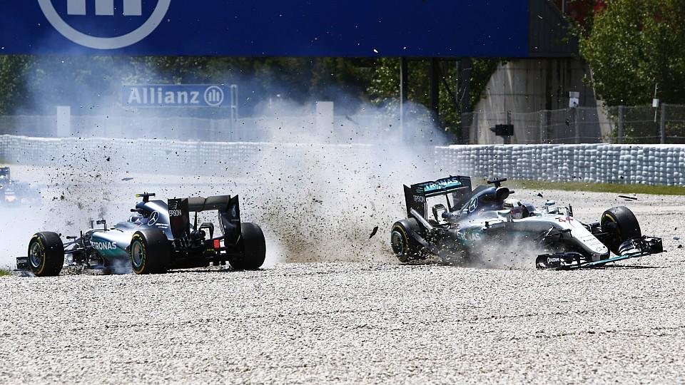 Bilder des Tages SPORT Formel 1 GP von Spanien Unfall der beiden Mercedes in der ersten Runde C