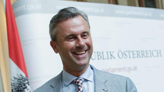 epa05401192 FPOe Presidential candidate Norbert Hofer laughs as he leaves a news conference, after the result of the election run-off was overturned by the Austrian Constitutional Court, in Vienna, Austria, 01 July 2016. The right-wing Freedom Party of Austria (FPOe) disputes the Austrian Presidential election run-off results, won by the opposition Alexander Van der Bellen of the Green Party, due to alleged irregularities in the postal ballot. The Austrian Constitutional Court annuls presidential election run-off results, paving way for a new presidential elections to be held. EPA/LISI NIESNER +++(c) dpa - Bildfunk+++
