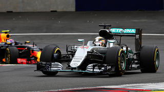 SPIELBERG, AUSTRIA - JULY 03: Lewis Hamilton of Great Britain driving the (44) Mercedes AMG Petronas F1 Team Mercedes F1 WO7 Mercedes PU106C Hybrid turbo on track during the Formula One Grand Prix of Austria at Red Bull Ring on July 3, 2016 in Spielberg, Austria.  (Photo by Charles Coates/Getty Images)
