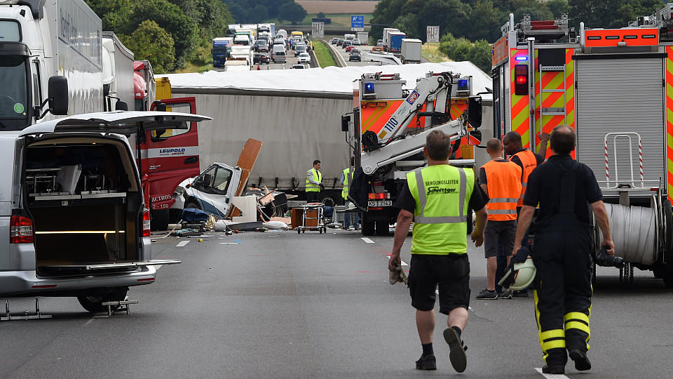 Schlimmer Unfall mit Toten auf der A7 in Hessen.
