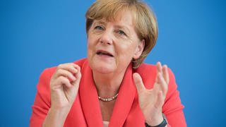 ARCHIV - Bundeskanzlerin Angela Merkel (CDU) äußert sich am 31.08.2015 in Berlin auf einer Pressekonferenz zu aktuellen Themen der Innen- und Außenpolitik. Foto: Bernd von Jutrczenka/dpa (zur Vorberichterstattung zum Thema "Bundespressekonferenz mit Bundeskanzlerin Merkel" vom 20.07.2016) +++(c) dpa - Bildfunk+++