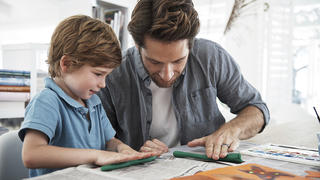 Shot of a father and son doing arts and crafts at homehttp://195.154.178.81/DATA/i_collage/pu/shoots/806041.jpg