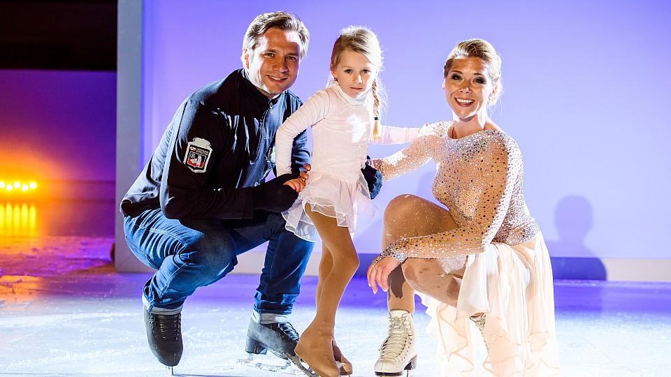 AWZ: Tanja Szewczenko mit Ehemann Norman Jeschke und Tochter Jona