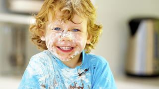 A little boy covered in dough and flourhttp://195.154.178.81/DATA/i_collage/pi/shoots/781137.jpg
