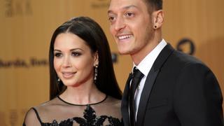 German soccer player Mesut Oezil and his girlfriend Mandy Capristo arrive on the red carpet for the Bambi 2015 media awards ceremony in Berlin, Germany November 12, 2015. The annual Bambi awards honour celebrities from the world of entertainment, literature, sports and politics.  REUTERS/Stefanie Loos 
