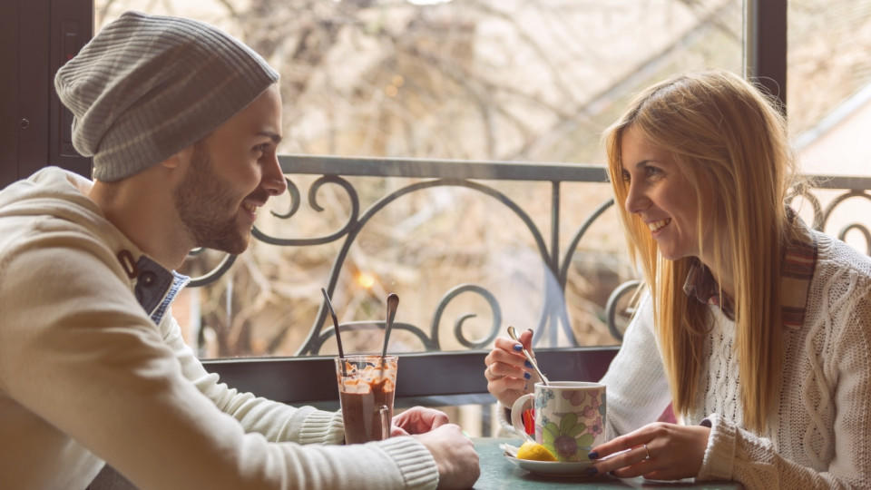 Ein Café ist für die Jungfrau der perfekte Ort für das erste Date.