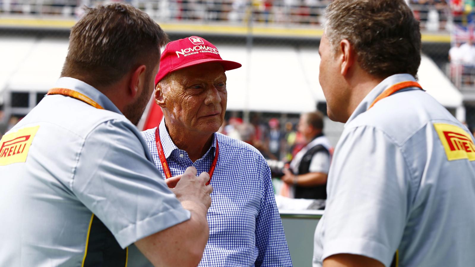 Autodromo Nazionale di Monza, Italy. Sunday 04 September 2016. Niki Lauda, Non-Executive Chairman, Mercedes AMG, talks to Paul Hembrey, Director, Pirelli Motorsport. World _L0U6300 PUBLICATIONxINxGERxSUIxAUTxHUNxONLYAutodromo Nazionale Tue Monza Ital