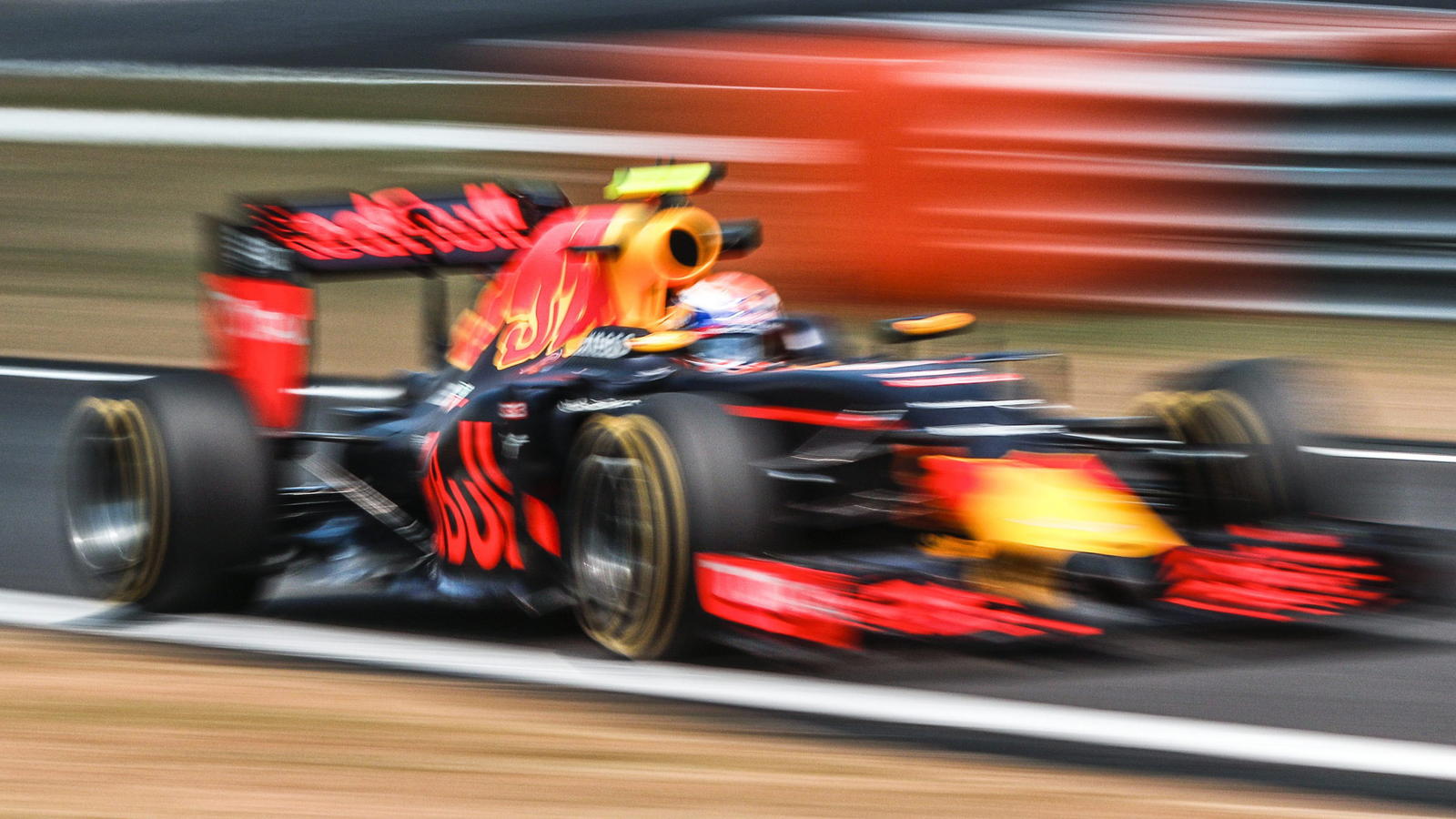 epaselect epa05563225 Dutch Formula One driver Max Verstappen of Red Bull Racing during the first practice session for the Formula One Grand Prix at the Sepang International Circuit near Kuala Lumpur, Malaysia, 30 September 2016. The 2016 Formula One
