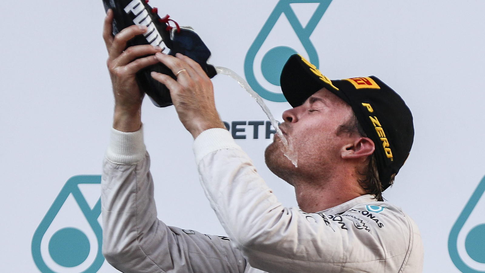 epa05566182 Third placed German Formula One driver Nico Rosberg of Mercedes AMG GP drinks champagne out of a boot on the podium of the Malaysian Formula One Grand Prix in Sepang, Malaysia, 02 October 2016. EPA/AHMAD YUSNI +++(c) dpa - Bildfunk+++