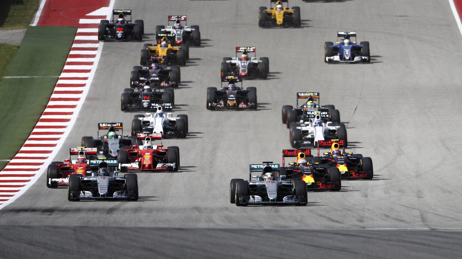 Circuit of the Americas, Austin Texas, USA. Sunday 23 October 2016. Lewis Hamilton, Mercedes F1 W07 Hybrid leads Nico Rosberg, Mercedes F1 W07 Hybrid, Daniel Ricciardo, Red Bull Racing RB12 TAG Heuer and the rest of the field at the start of the race