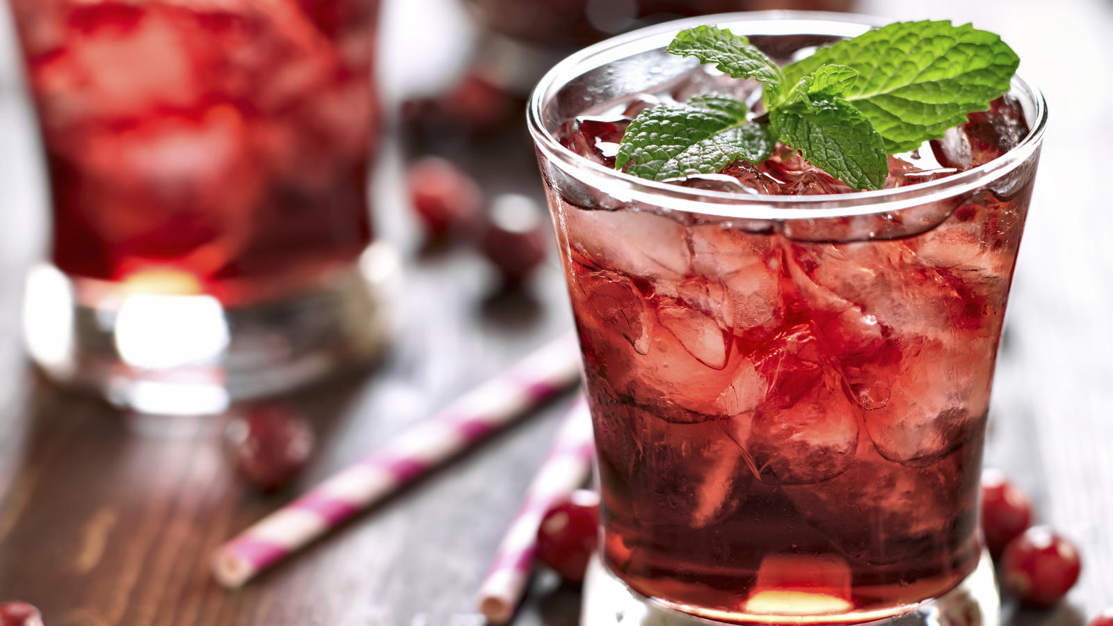 ohne-schlechtes-gewissen-genieen-diese-sommer-drinks-haben-kaum-kalorien