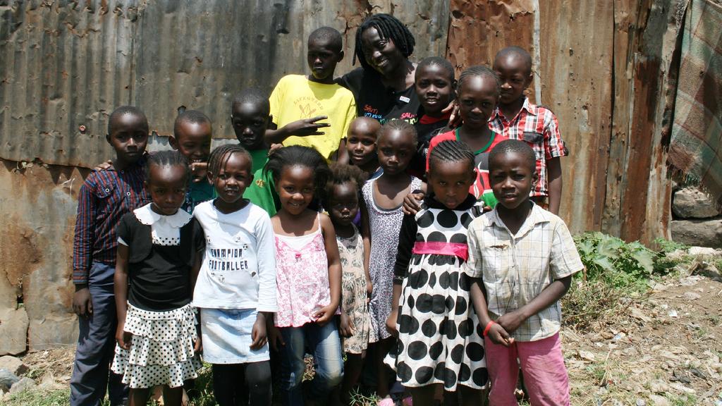 US-Präsidentenschwester Dr. Auma Obama setzt sich mit Hilfe von Spenden der RTL-Zuschauer für den Bau einer Bildungsstätte für mittellose Kinder und Jugendliche in Alego (Kenia, Afrika) ein.