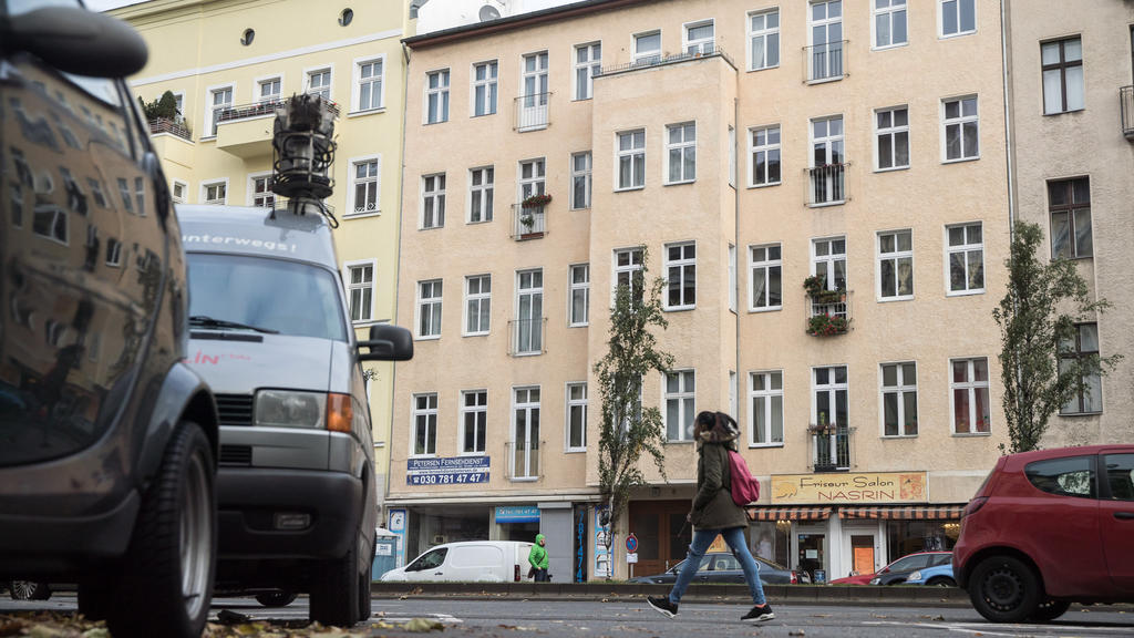 Die Fassade eines Hauses in Berlin Schöneberg, in dem ein mutmaßlicher Terrorist festgenommen wurde.