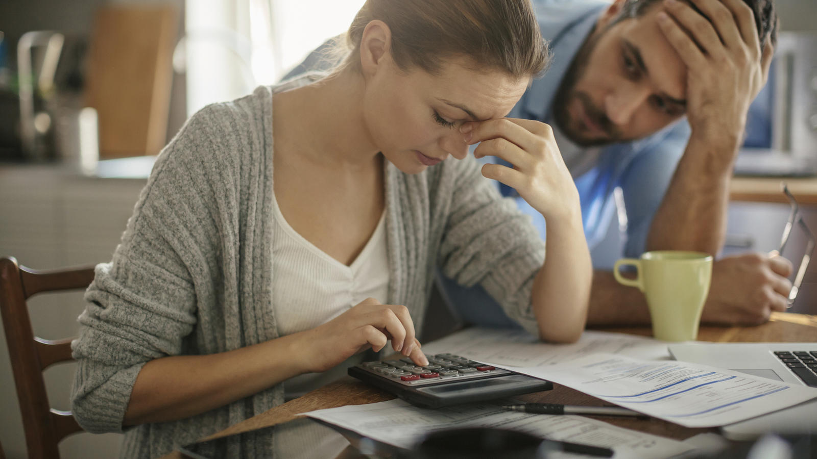 Photo of a couple going through  financials problems