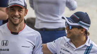 epa05645248 British Formula One driver Jenson Button (L) of McLaren-Honda and Brazilian Formula One driver Felipe Massa (R) of Williams arrive for the press conference at Yas Marina Circuit in Abu Dhabi, United Arab Emirates, 24 November 2016. The Formula One Grand Prix of Abu Dhabi will take place on 27 November 2016. EPA/SRDJAN SUKI +++(c) dpa - Bildfunk+++