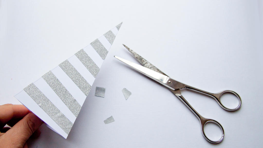 Festliche Stimmung durch Tannenbäume aus Papier