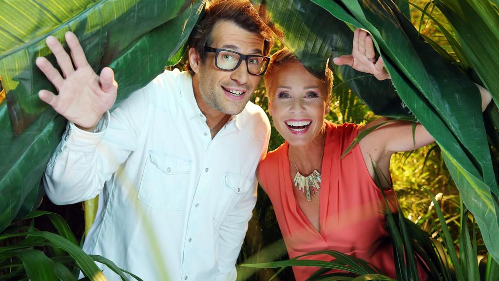 Gewohnt bissig präsentiert das Moderatorenduo Sonja Zietlow und Daniel Hartwich das elfte Dschungelcamp mit neuen Stars, neuen Prüfungen, vielen Überraschungen und ganz viel Urwald-Spaß täglich live aus Australien.