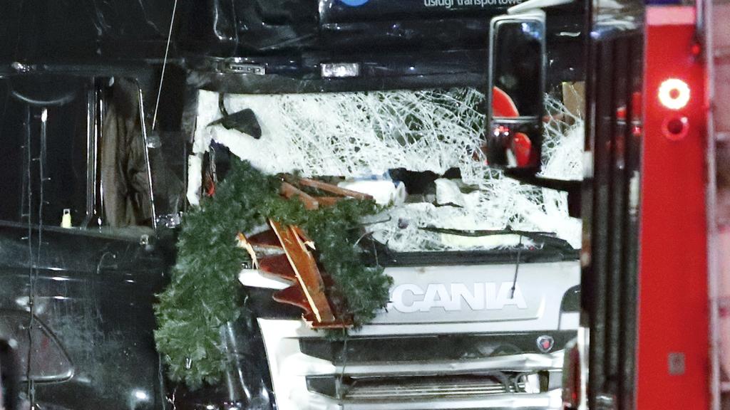 Parts of a Christmas market decoration stick in the windscreen of a truck following an accident with the truck on Breitscheidplatz square near the fashionable Kurfuerstendamm avenue in the west of Berlin, Germany, December 19, 2016. REUTERS/Fabriz