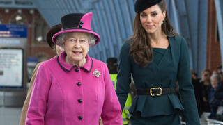 Queen Elizabeth II und Herzogin Catherine auf gemeinsamer Reise