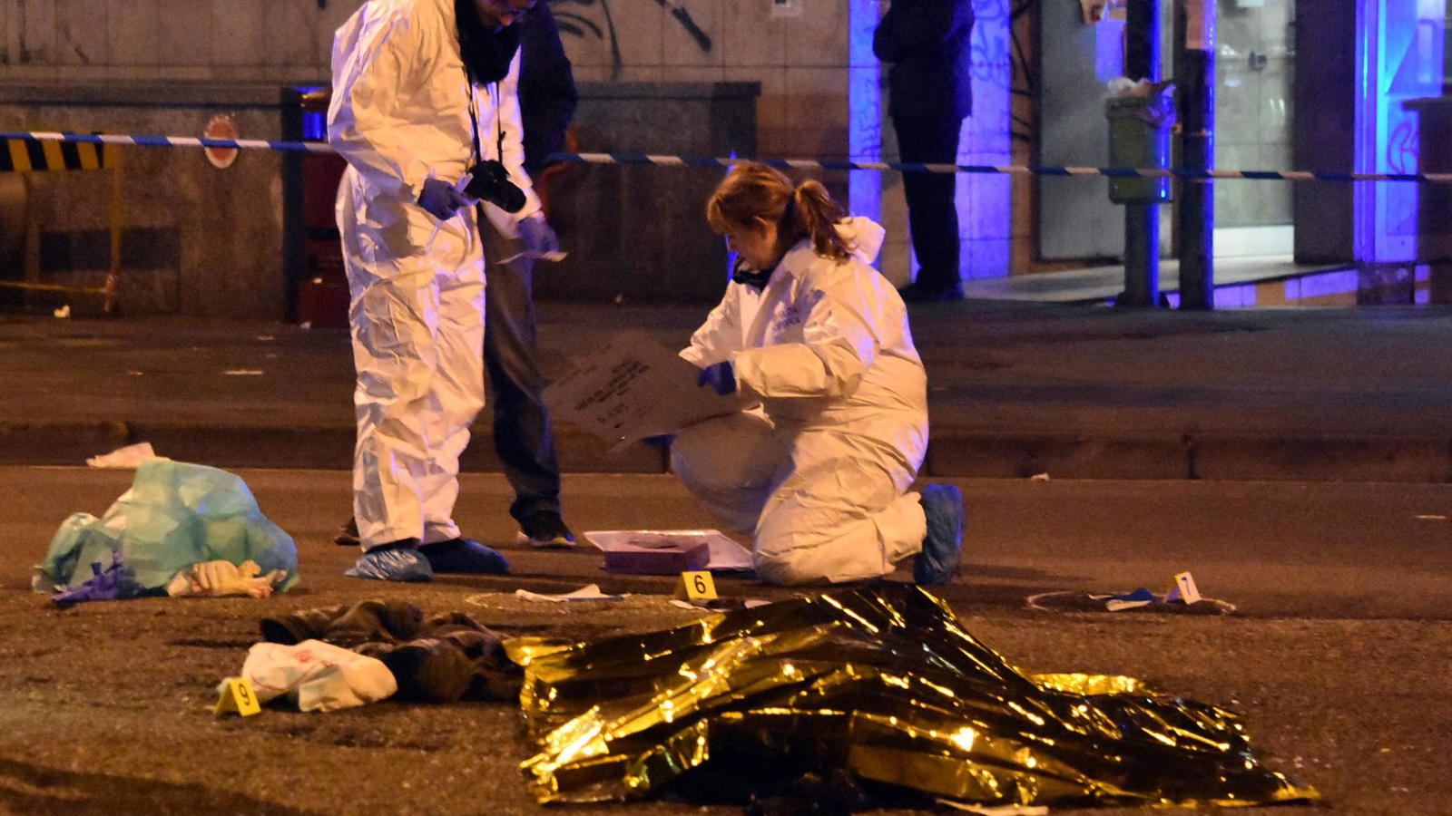 epa05688581 YEARENDER 2016 DECEMBER Italian forensic experts secure evidence next to a covered body at the scene of a shootout between police and a man in Milan's Sesto San Giovanni neighborhood, early 23 December 2016. Italy's Interior Minister Marc