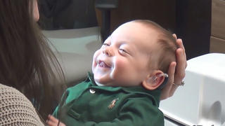 Baby Archer kann hören
