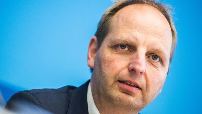 Der ehemalige Justizsenator Thomas Heilmann (CDU) und aktueller Abgeordneter im Bundestag fordert Olaf Scholz zum Rücktritt auf.