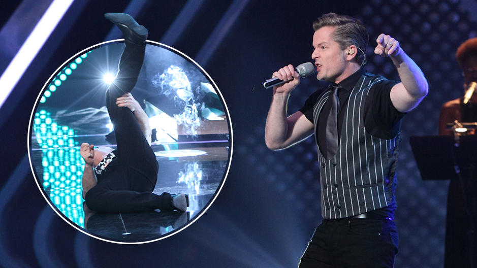 In der dritten Show von "IT TAKES 2" stürzt Kandidat André Dietz beim spektakulären Auftritt.