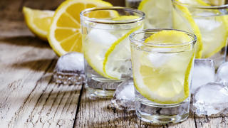 Wodka mit Zitrone