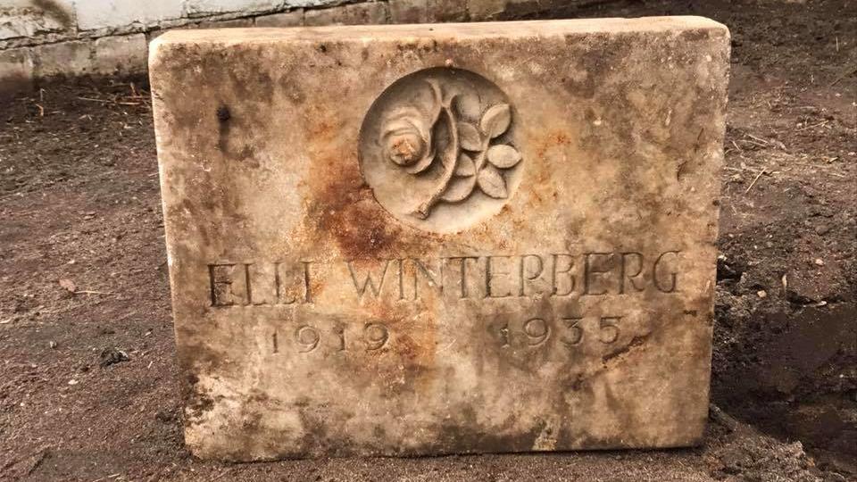 Der Grabstein von Elli Winterberg