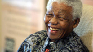 Nelson Mandela smiles during the opening of the 'Madiba: Public and Private' exhibition and book launch at the Nelson Mandela foundation, in Johannesburg South Africa, Wednesday 12 July 2006. The photographic exhibition was opened by acclaimed photographers; Alf Kumalo and Jurgen Schadeberg with the book 'The Meaning of Mandela' also being unvailed. EPA/KIM LUDBROOK +++(c) dpa - Bildfunk+++