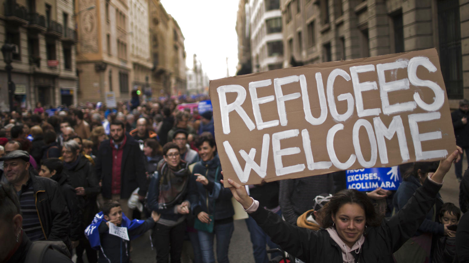 Protestierende in Barcelona für die Aufnahme von mehr Kriegsflüchtlingen
