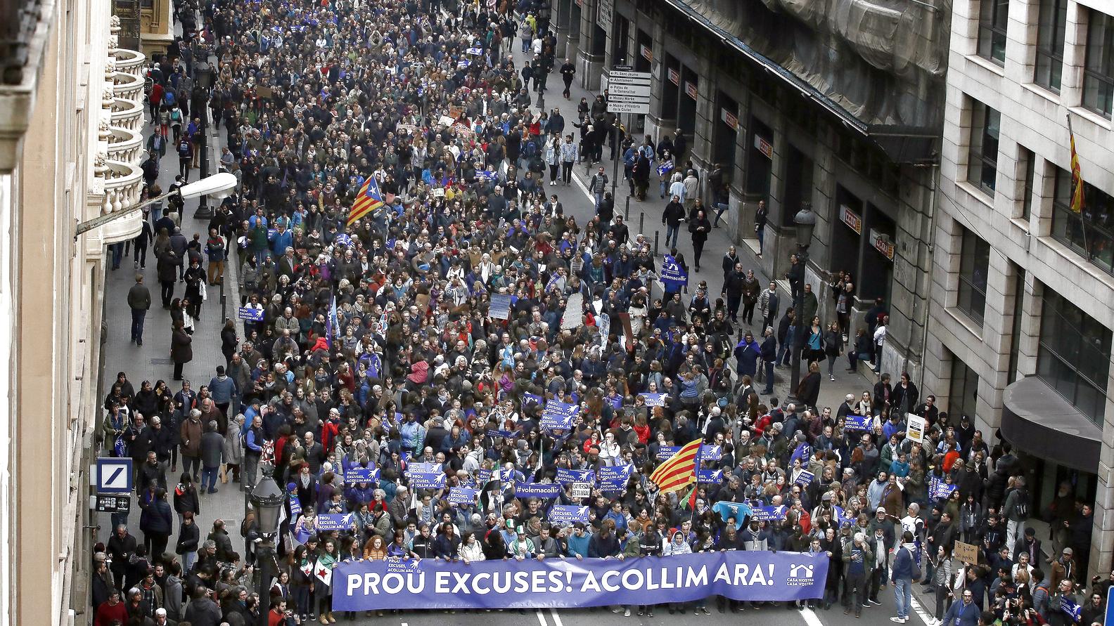 Protestierende in Barcelona für die Aufnahme von mehr Kriegsflüchtlingen