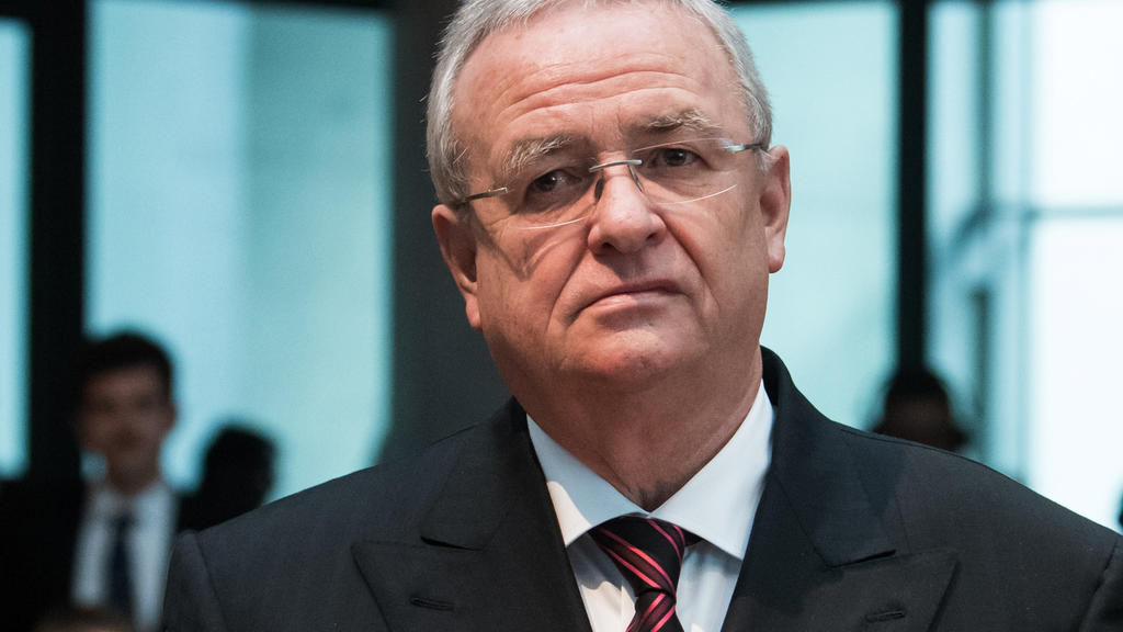 ARCHIV - Martin Winterkorn, ehemaliger Vorstandsvorsitzender von Volkswagen, kommt am 19.01.2017 als Zeuge zur Sitzung des Abgas-Untersuchungsausschusses des Deutschen Bundestages in Berlin.(zu dpa «Staatsanwaltschaft ermittelt gegen Winterkorn wegen