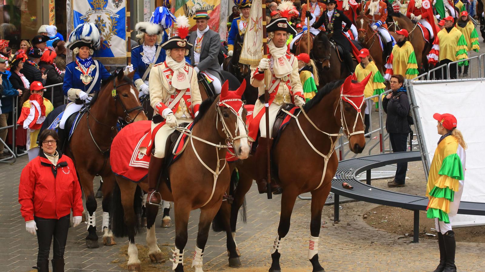 Pferde im Rosenmontagszug in Köln